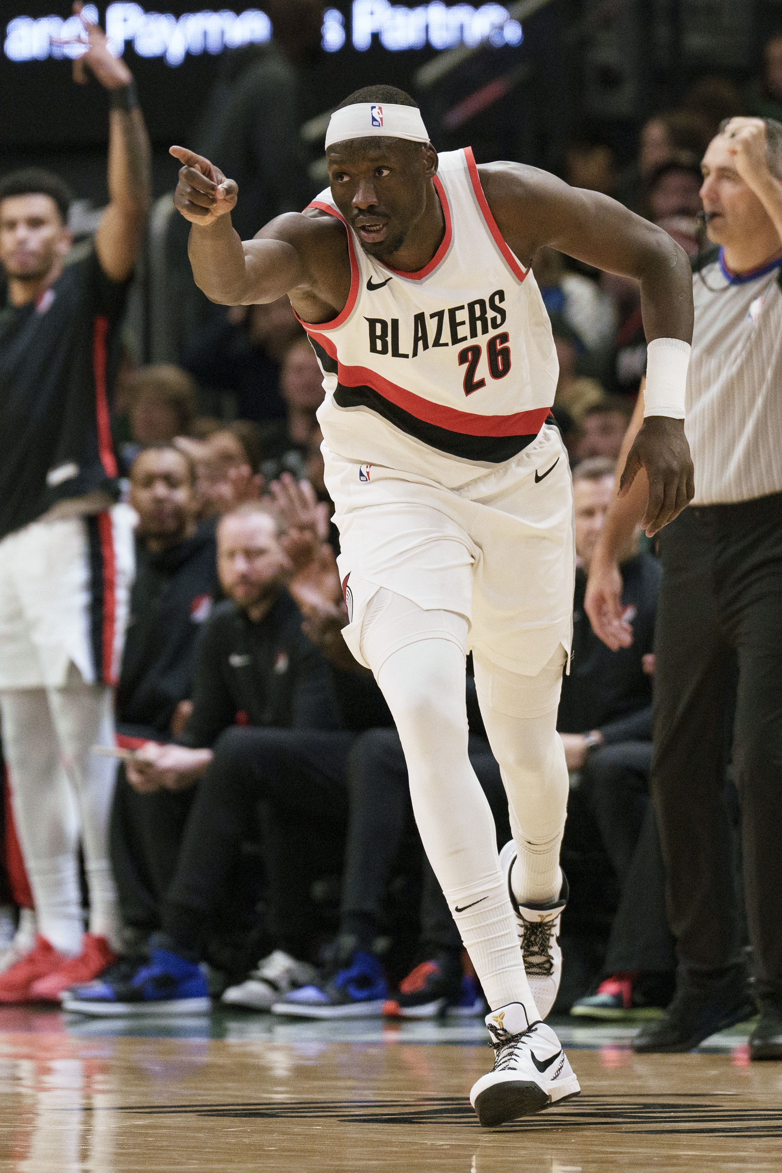 CBA名宿！里斯上半場三分4中3 11分鐘砍下11分5籃板