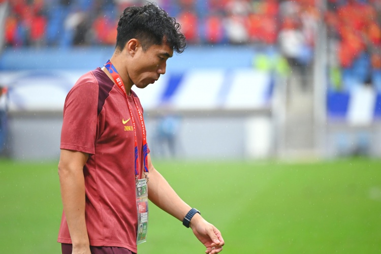 滬媒：單后腰讓國足防守承受更大壓力，若鄭智沒退役或能勝任