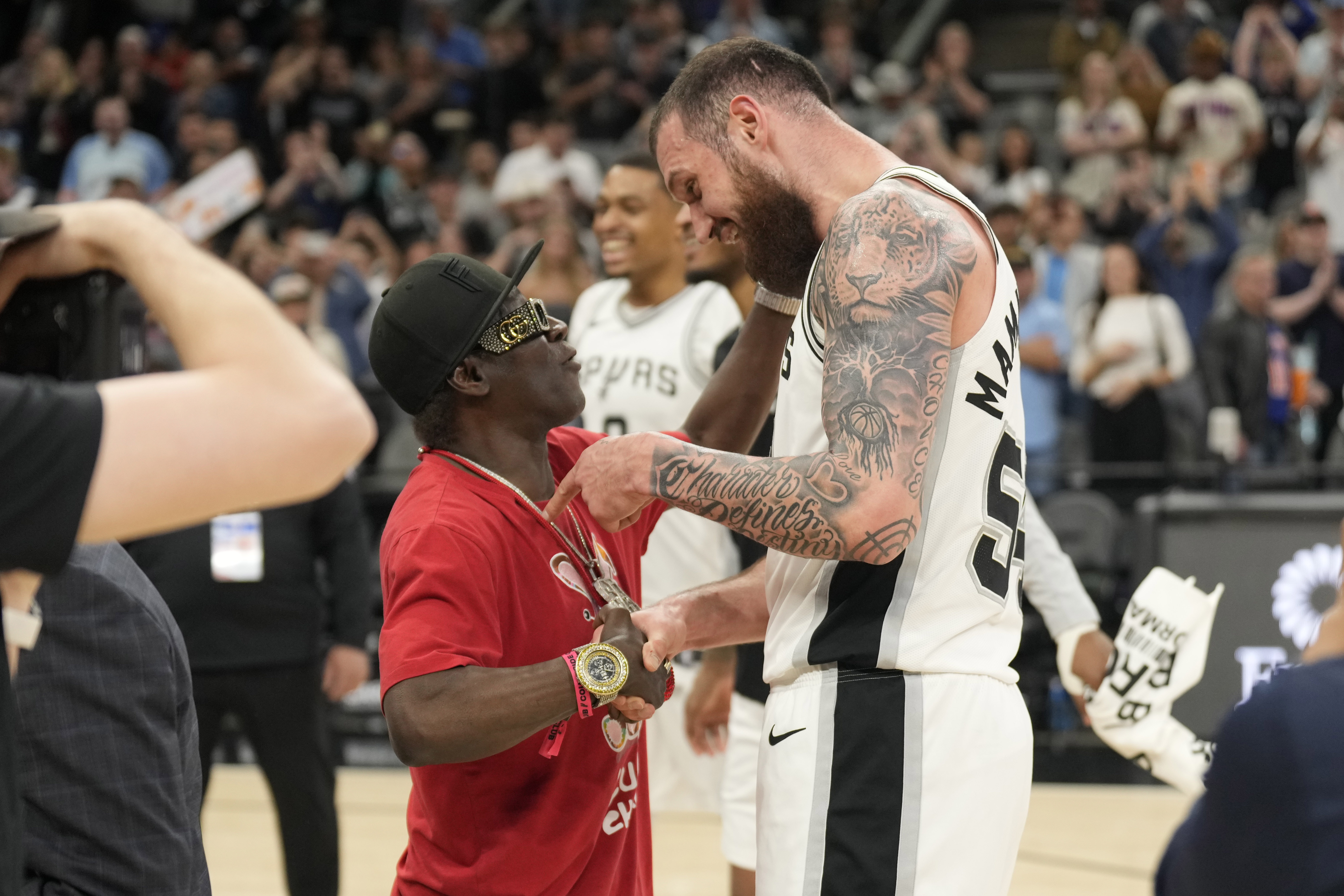 馬穆上場19分鐘就砍下34分！哈特：他能進入NBA是有原因的